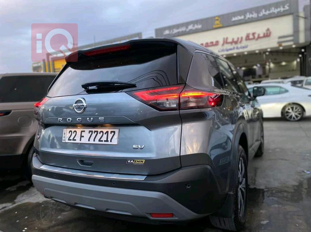نيسان روج